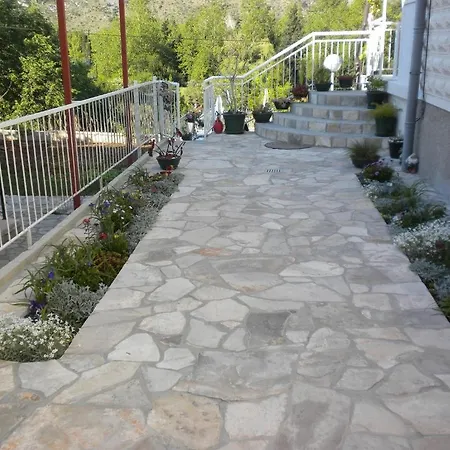Regjo בית הארחה מליני